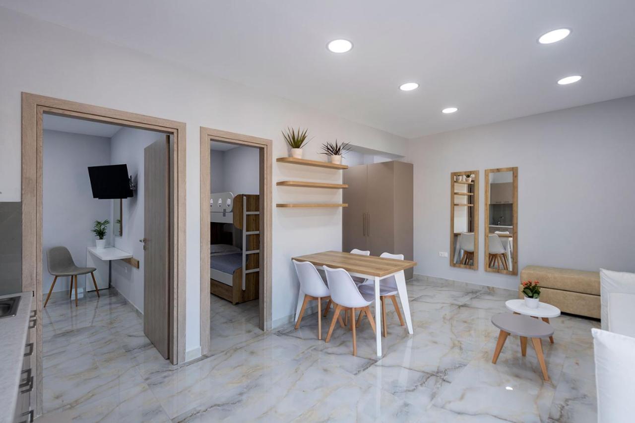 Peters Place - Paros * Parasporos